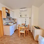 Maslina Mit Pool Und Garten Nahe Am Apartment