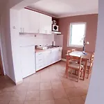 Maslina Mit Pool Und Garten Nahe Am Tučepi