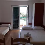 Maslina Mit Pool Und Garten Nahe Am Tučepi