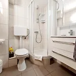 Apartment Maslina Mit Pool Und Garten Nahe Am