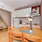 Maslina Mit Pool Und Garten Nahe Am Apartment Tučepi