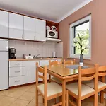 Maslina Mit Pool Und Garten Nahe Am Apartment