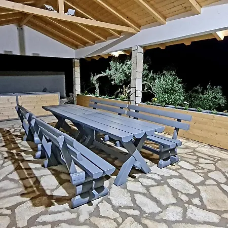 Maslina Mit Pool Und Garten Nahe Am