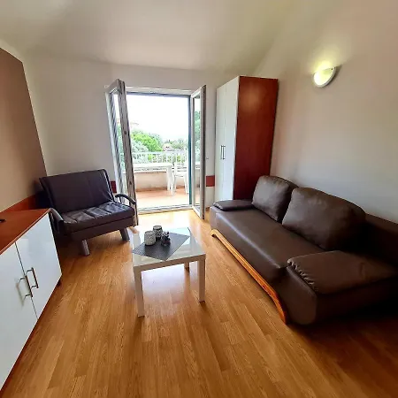 Apartment Maslina Mit Pool Und Garten Nahe Am