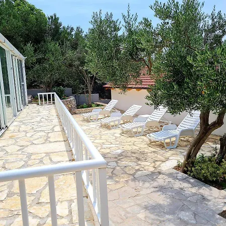 Maslina Mit Pool Und Garten Nahe Am Tucepi
