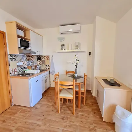 Maslina Mit Pool Und Garten Nahe Am Апартаменты