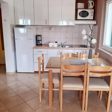 Apartment Maslina Mit Pool Und Garten Nahe Am