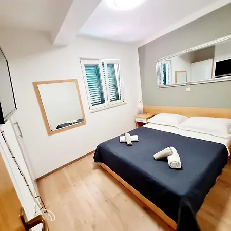 Maslina Mit Pool Und Garten Nahe Am * Тучепи