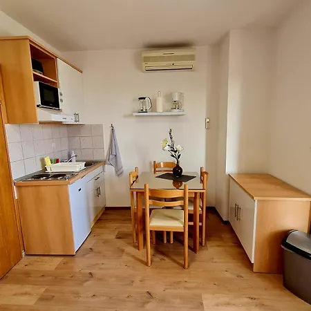 Maslina Mit Pool Und Garten Nahe Am * Тучепи