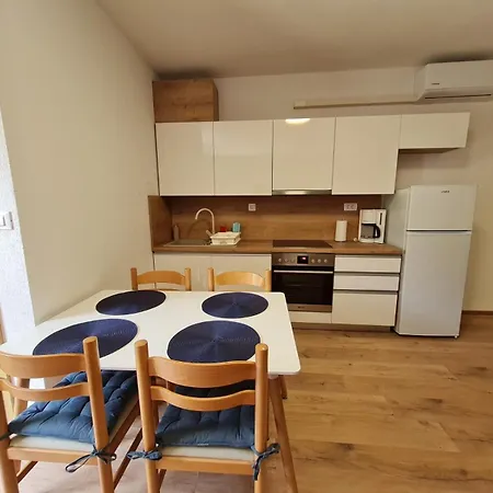 Apartment Maslina Mit Pool Und Garten Nahe Am Tucepi
