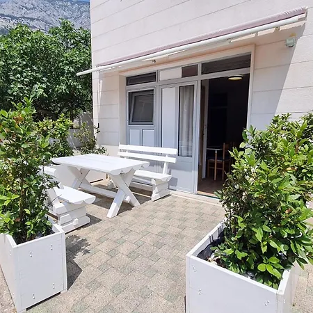 Maslina Mit Pool Und Garten Nahe Am