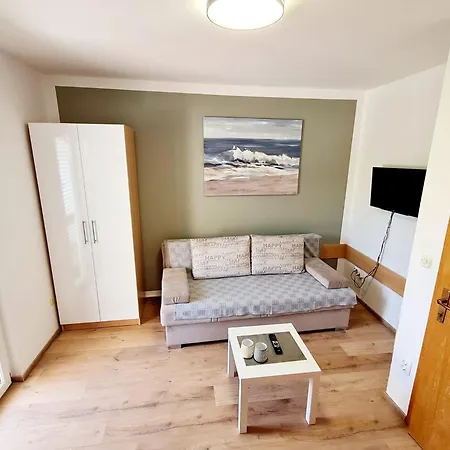 Apartment Maslina Mit Pool Und Garten Nahe Am