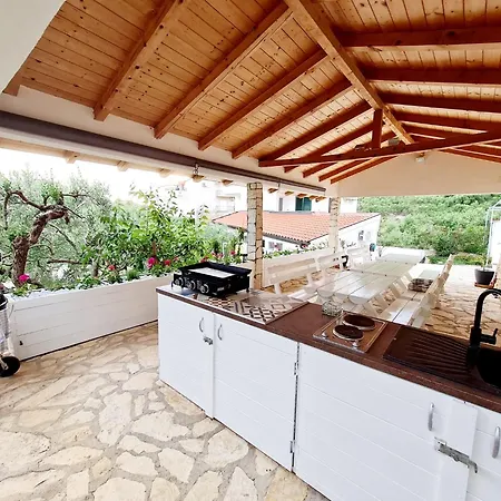 Maslina Mit Pool Und Garten Nahe Am شقة *
