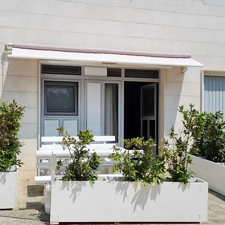 Апартаменты Maslina Mit Pool Und Garten Nahe Am Тучепи