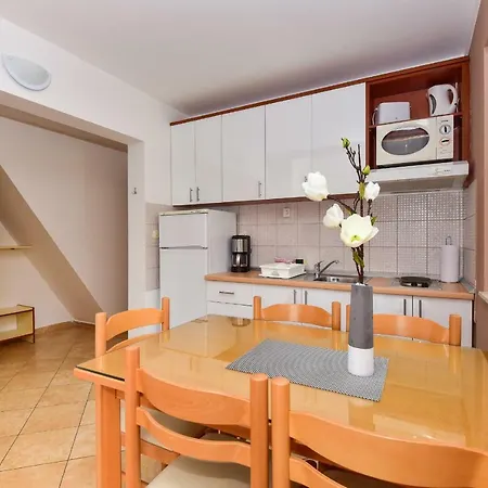 Maslina Mit Pool Und Garten Nahe Am Apartment Tucepi
